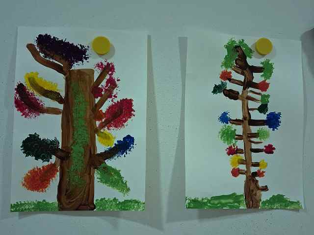 Bunte Frühlingsbäume