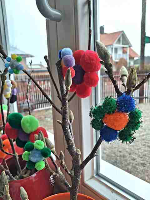 Blüten und Tierchen für die Tischdekoration