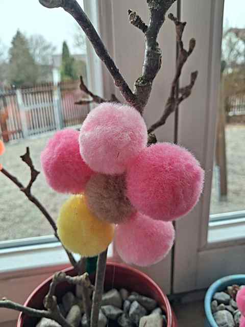 Blüten und Tierchen für die Tischdekoration