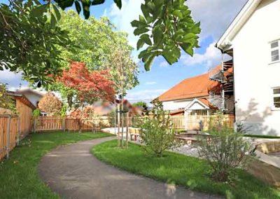 Garten und neu angelegte Wege