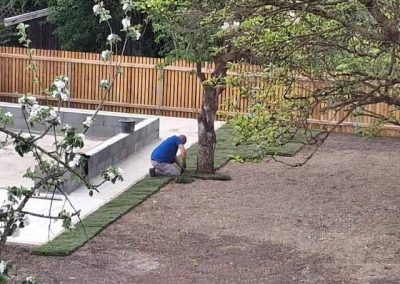 Gartengestaltung beim Kindergarten Dettenschwang mit Rollrasen